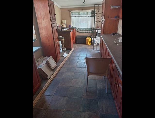 9 BEDROOM HOUSE FOR SALE IN GEDULD